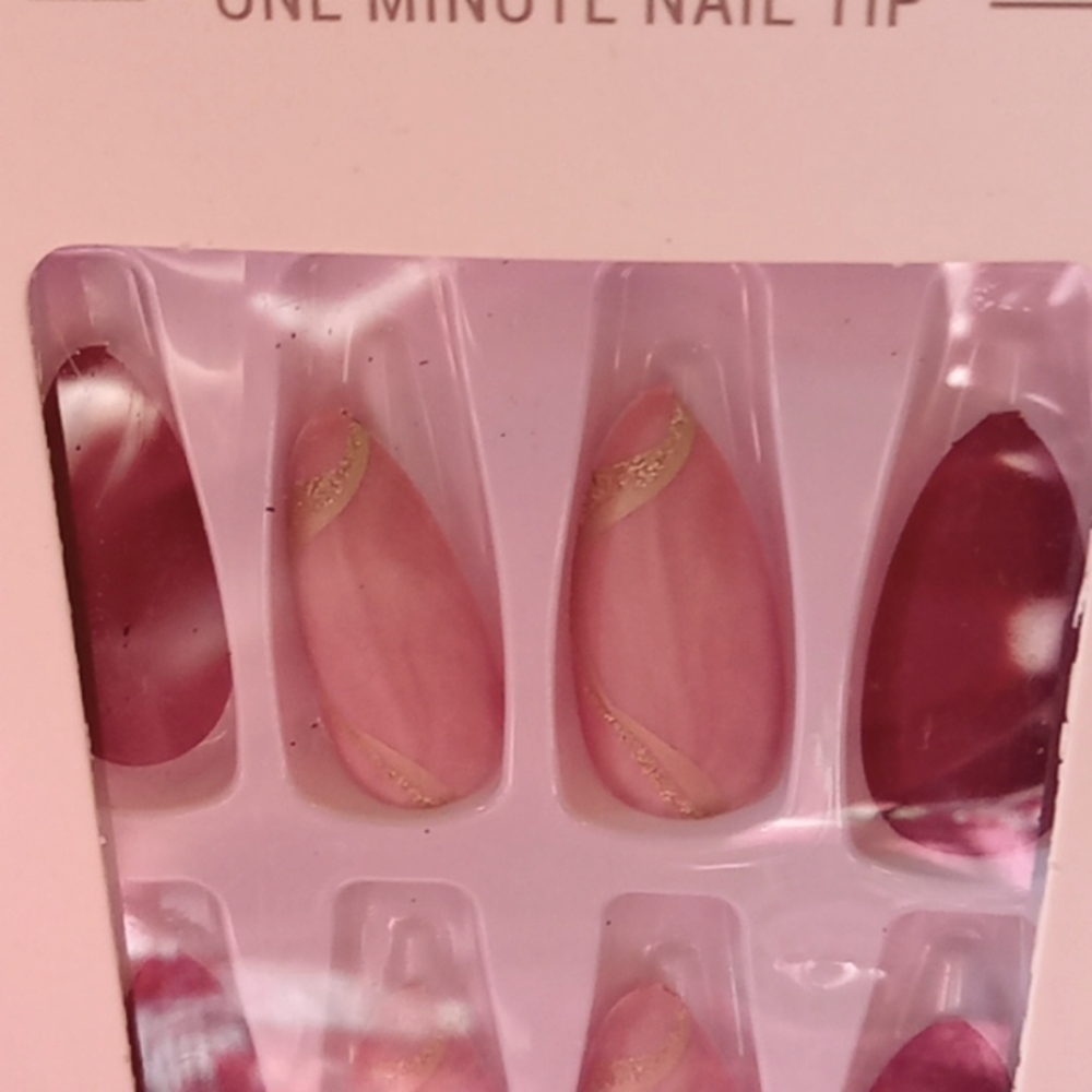 Press on nails